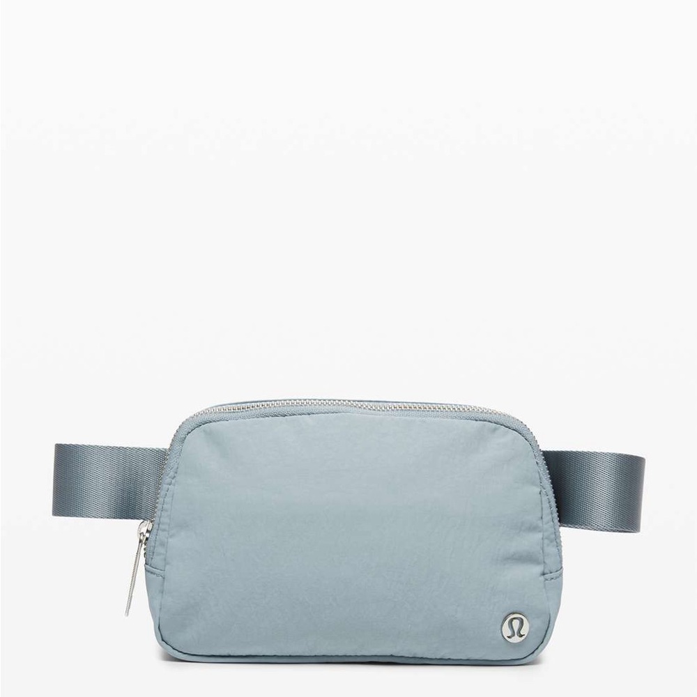 NWOT lululemon athletica Everyday belt bag in blue cast